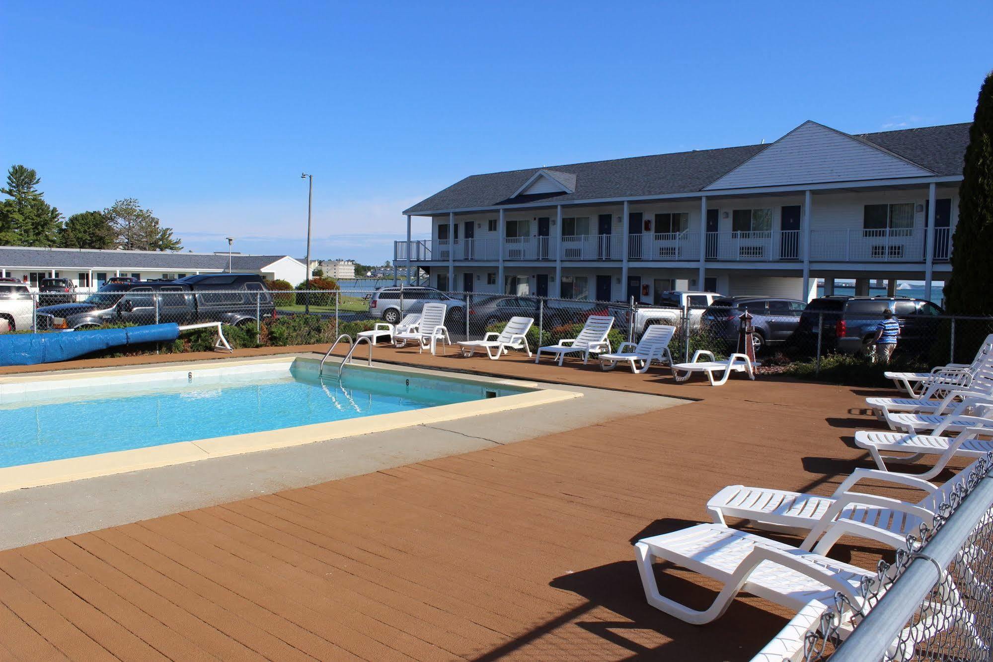 Sunrise Beach Motel Mackinaw City Exteriér fotografie