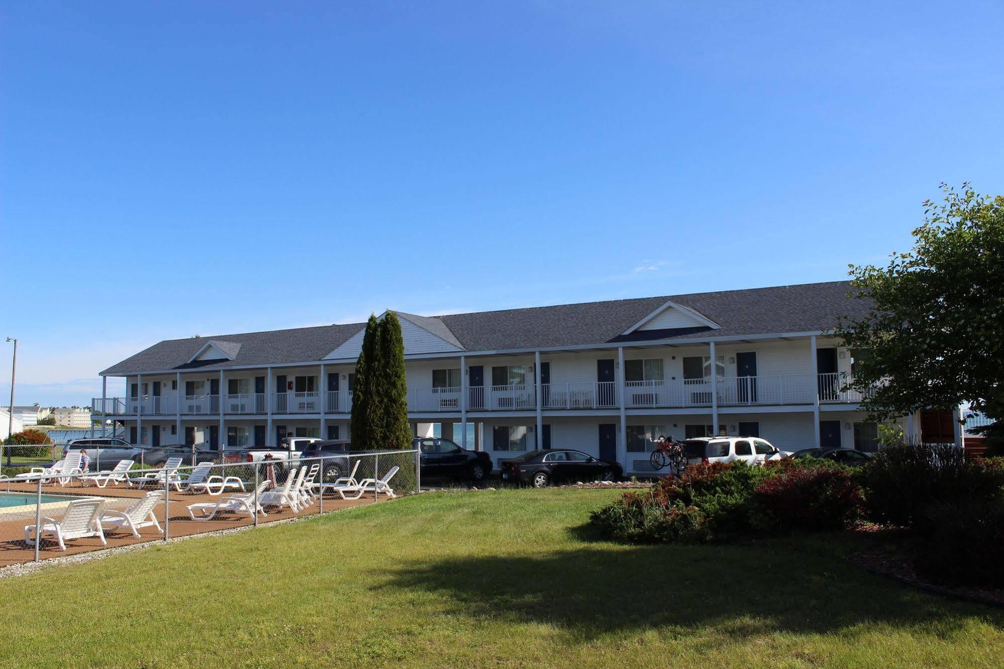 Sunrise Beach Motel Mackinaw City Exteriér fotografie