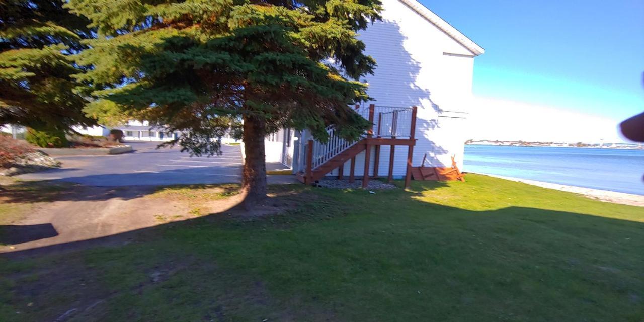 Sunrise Beach Motel Mackinaw City Exteriér fotografie